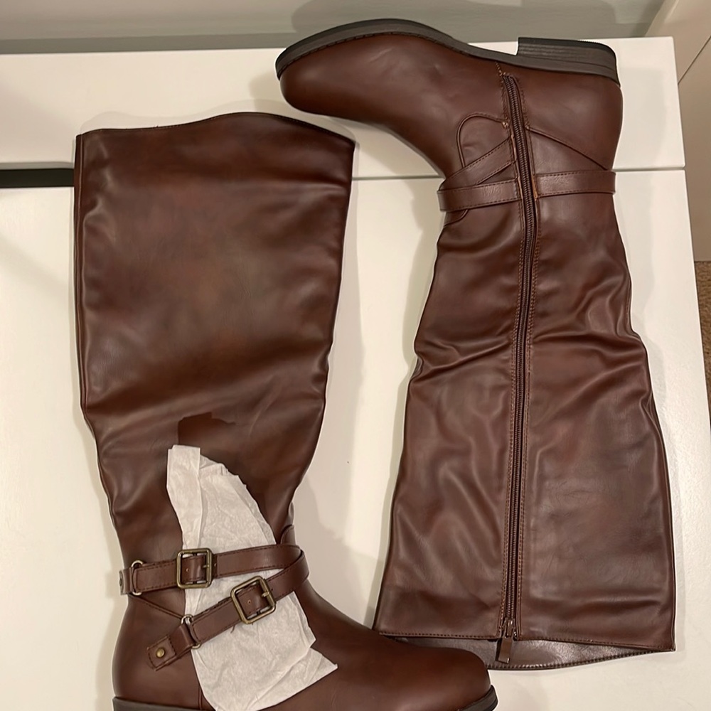 NWOT brown heeled boots size 9.5